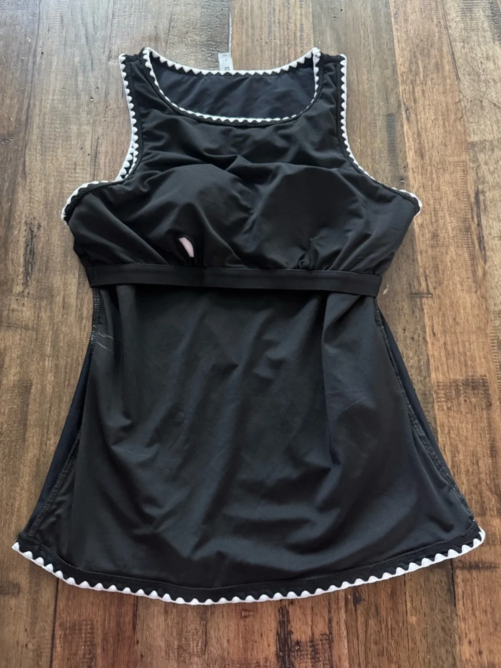 NWT Daci Black Tankini Top White Trim Scalloped Edge Size Small - Picture 8 of 13